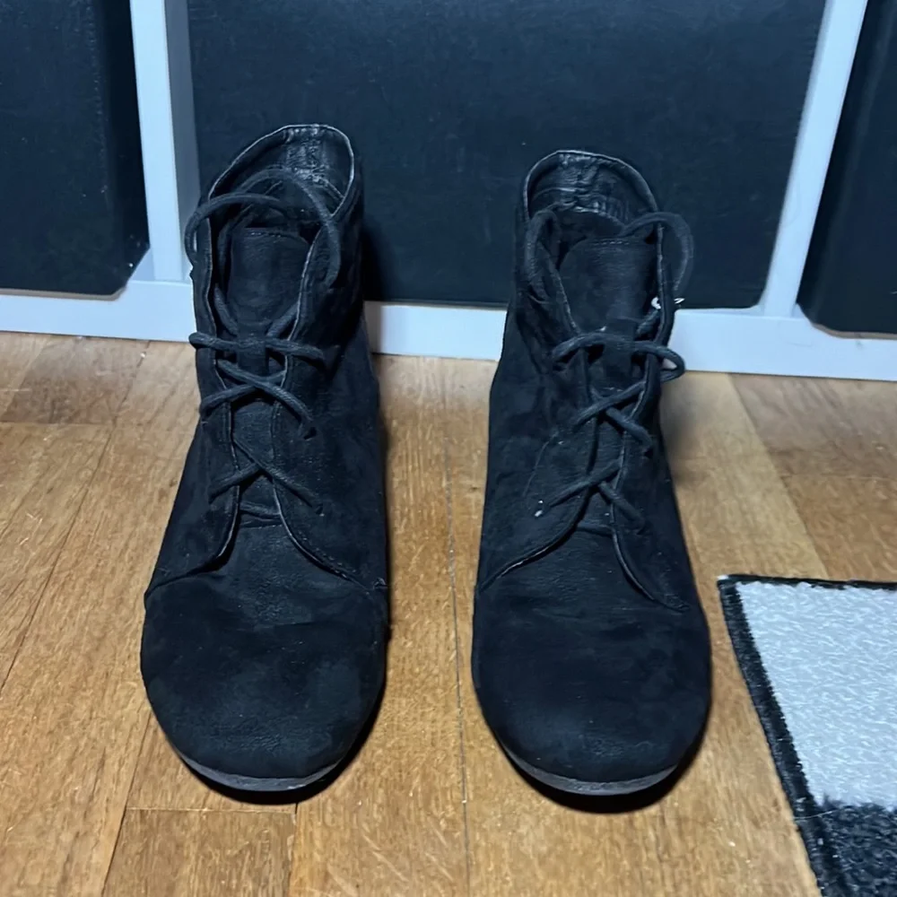 Black wedged heels - Picture 2 of 3